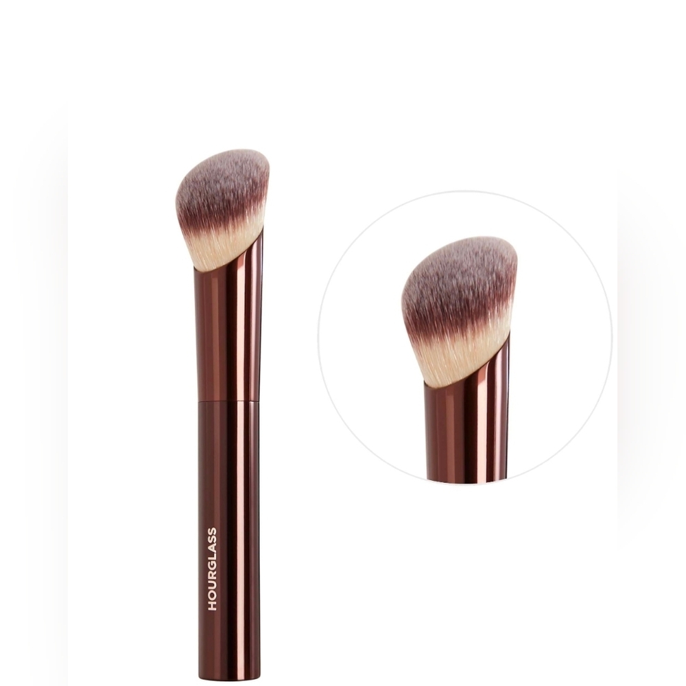 Hourglass Ambient Soft Glow Foundation Brush. BNIB